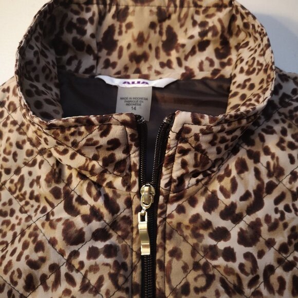 Alia Ladies Brown & Beige Animal Print Lightweight Quilted Vest - Picture 6 of 9